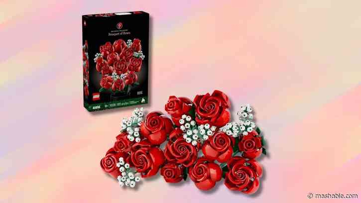 Grab this Lego Bouquet of Roses ahead of Valentines Day for 20% off