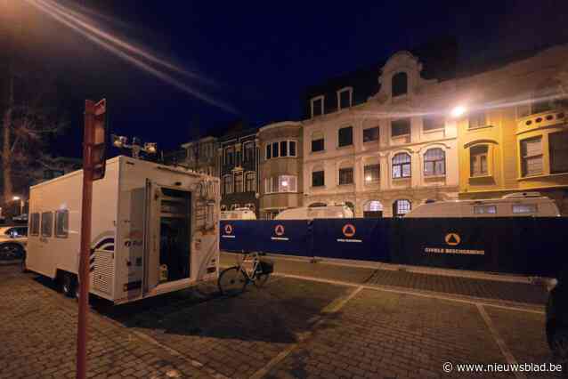 Is het gevallen? Werd het geschud? Speurders zoeken antwoorden tijdens reconstructie over kindje dat zwaargewond raakte in centrum voor gezinszorg