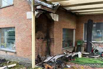 Brand in carport in Lede: brandweer kan voorkomen dat vuur zich uitbreidt naar woning