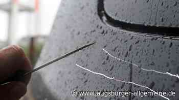 Unbekannter zerkratzt VW Golf am Glaspalast