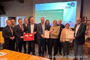 Förderbescheide für Filmprojekt im Heimathaus Hövelhof übergeben