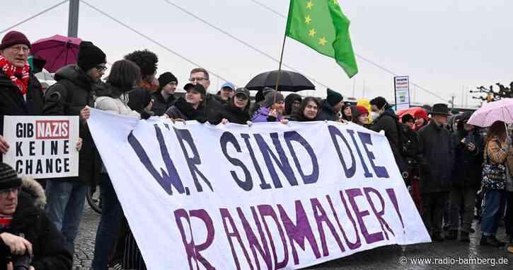 Zehntausende bei Demos nach Unions-Migrationsantrag