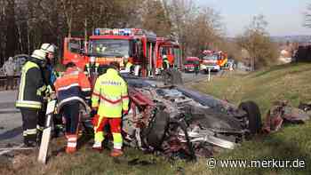 Zusammenstoß zwischen PKW und LKW endet tödlich: B12 im Landkreis Mühldorf stundenlang gesperrt