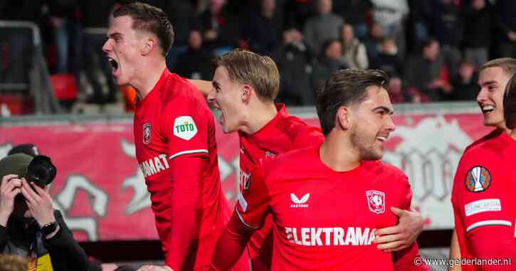 Grolsch Veste ontploft! FC Twente op de valreep door naar tussenronde na zege op Besiktas