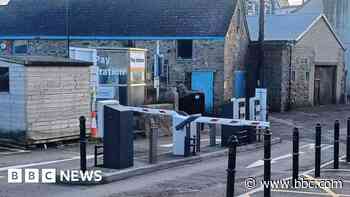 Car park barriers to be removed to stop tailgating