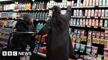 US economic growth slows despite consumers spending more