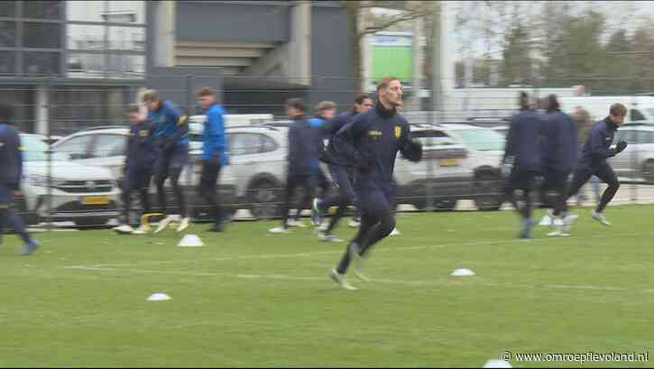 Almere - Van der Water zal niet juichen als hij scoort tegen Almere City