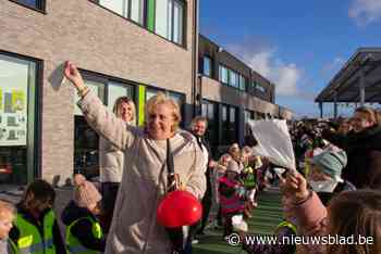 Juf Hendrika (61) zwaait af na 41 jaar voor de klas: “Ze leerde kindjes maar ook mama’s en papa’s lezen en rekenen”