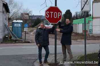 Voorrangswijziging aan kruispunt met nieuwe verkavelingsbaan: “Voor de zichtbaarheid en veiligheid op fietspad”