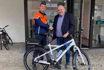 Fietsteam van politie krijgt eerste fiets