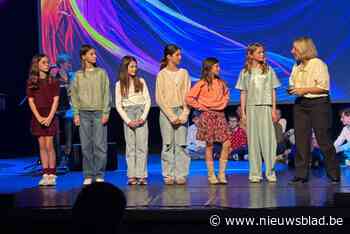 Marnixkring viert winnaars van Jeugdpoëziewedstrijd