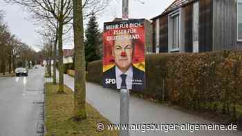 Beschmierte Wahlplakate zeugen von politisch schwierigen Zeiten