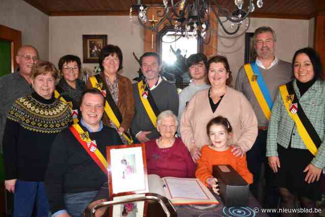 Schepencollege feliciteert Tineke met haar 100ste verjaardag