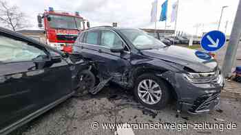 Verkehrsunfall in Wolfsburg: Zwei Verletzte kommen ins Klinikum