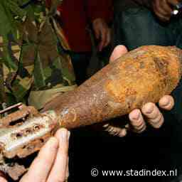 Man vindt handgranaat en brengt die naar politiebureau in Almere: 'Erg gevaarlijk'