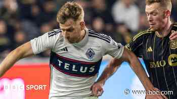 Sheff Wed bring in midfielder Armstrong