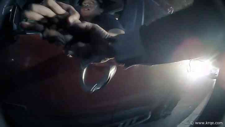 VIDEO: Man tries to flee from New Mexico State Police with cuff hanging from wrist