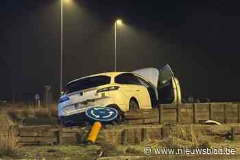 Auto crasht op rotonde in Brecht, drie inzittenden naar ziekenhuis