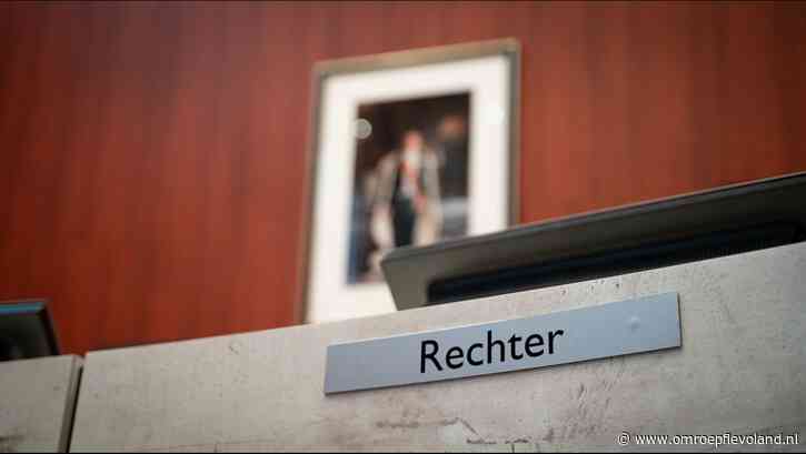 Almere - Naakt rondrennende Almeerder moet zich voor de rechtbank verantwoorden