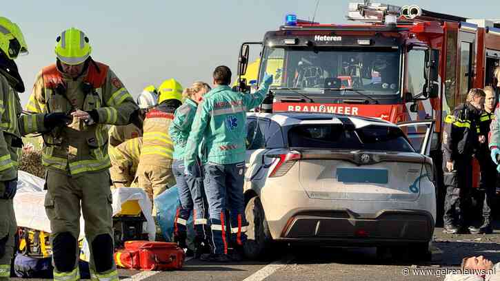 Zwaar ongeval op provinciale weg; weg volledig afgesloten