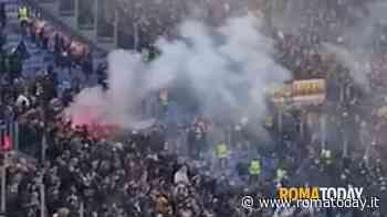 Roma-Eintracht: invasione di campo e lancio di fumogeni contro i tedeschi, denunciati sei romanisti