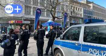 Hannover: Demonstranten blockieren AfD-Wahlkampfstand