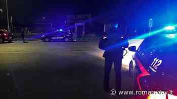 In fuga tamponano Smart e feriscono una ragazza, nella vettura a noleggio coltello e passamontagna