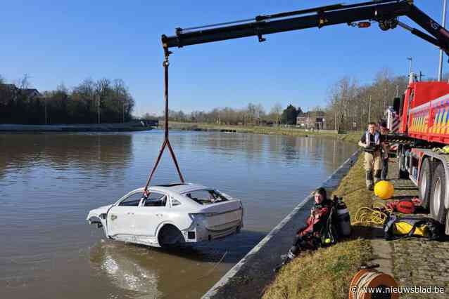 Brandweerduikers oefenden in kanaal in Lembeek