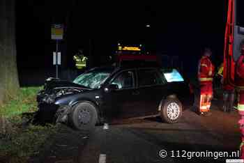 Auto tegen boom in Vlagtwedde, 1 gewonde