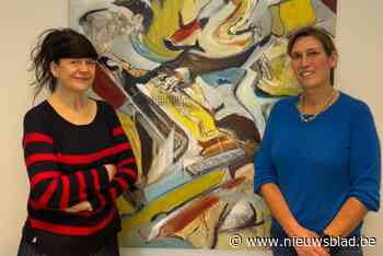 In de abstracte schilderijen van Claire (54) staat de mens centraal: “Mijn werk is geslaagd als iedereen er iets eigens in ziet”