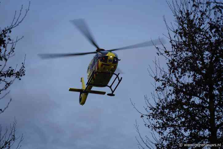 Persoon ernstig gewond bij manege, traumahelikopter geland