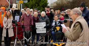 Hollywood actor delivers passionate speech at railway crossing protest