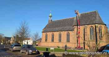 Ooievaar moet van de kerk af en is z’n nestje kwijt