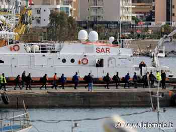 In Italia i 43 migranti dall'Albania. Il governo non arretra: "Modello condiviso in Ue"