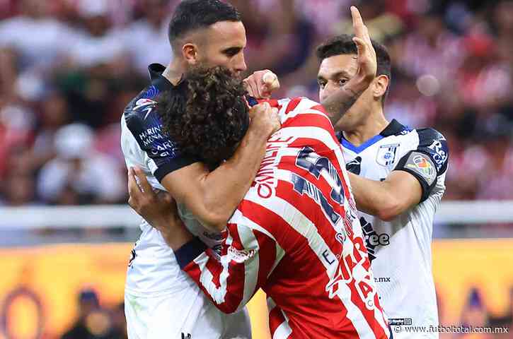 ¿ChiVar, amigo o enemigo? Una expulsión evita la victoria de Chivas sobre el Querétaro