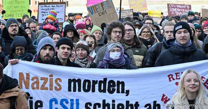 Tausende demonstrieren in Regensburg gegen rechts