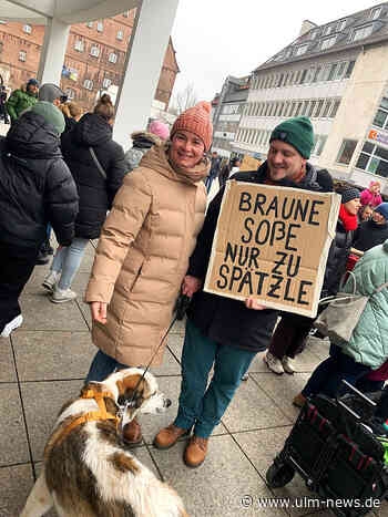 Gegen Hass und Hetze und für Demokratie haben heute 10.000 Menschen auf dem Ulmer Münsterplatz demonstriert