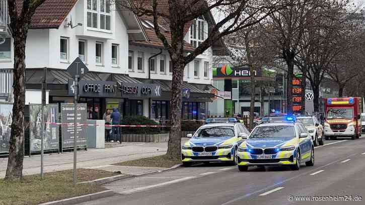 Brutaler Angriff auf Eltern in München: Auf Kopf von Mutter eingestochen - auch Vater schwer verletzt