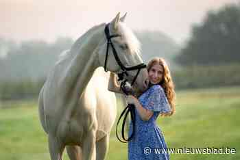 Amazone Aliki zoekt steun voor haar paralympische droom: “Alleen op mijn paard kan ik de pijn vergeten”
