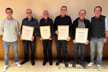 Dringenberger Burgmusikanten ehren Mitglieder