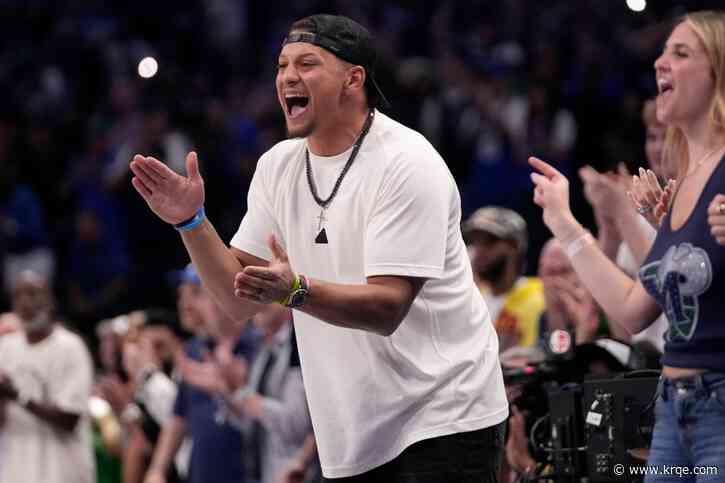 Mavericks fan Patrick Mahomes reacts to shocking Luka Dončić trade