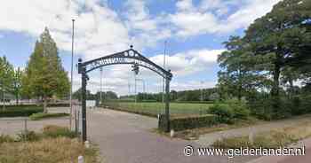 Bizar ongeval in amateur­voet­bal, speler valt met hand in balk met pinnen: ‘We hadden hier nooit mogen spelen’