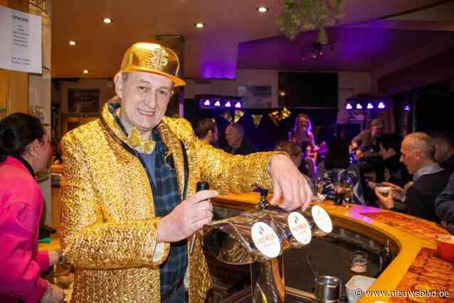 Geert viert 40 jaar achter de toog: ‘De man die Deinze muzikaal opvoedde’ blijft pintjes tappen, maar Café Aubisque is laatste halte