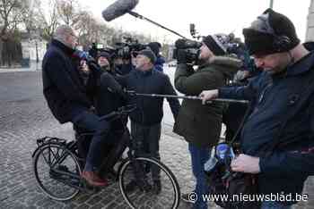 Minister Van Peteghem neemt fiets naar eedaflegging bij de Koning