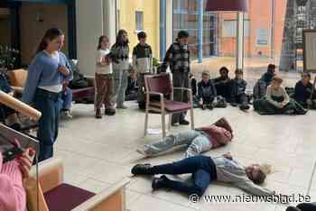 Kinderen brengen gedichten tot leven voor bewoners van woonzorgcentrum