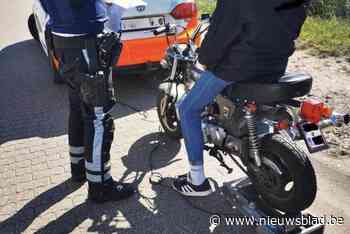 Dieven stelen bromfiets uit garage die niet op slot was