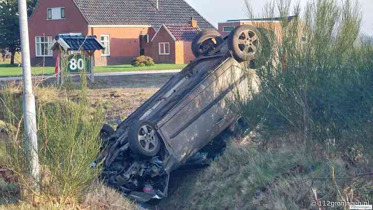 Auto slaat over de kop bij ongeval op Zevenhuisterweg (video)