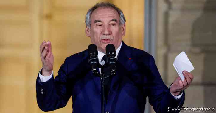 Francia, Bayrou fa passare la legge di Bilancio senza voto del Parlamento. E i Socialisti lo appoggiano: no alla sfiducia