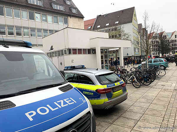 Neulich bei... der Demo für Demokratie - Polizei blockiert offenbar Fahrradständer