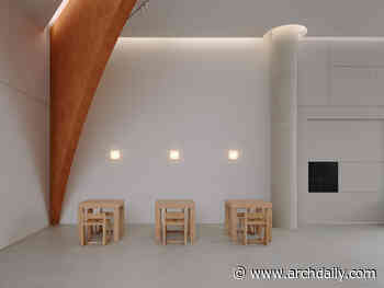 RiverRidge Office Entrance / KKOL STUDIO